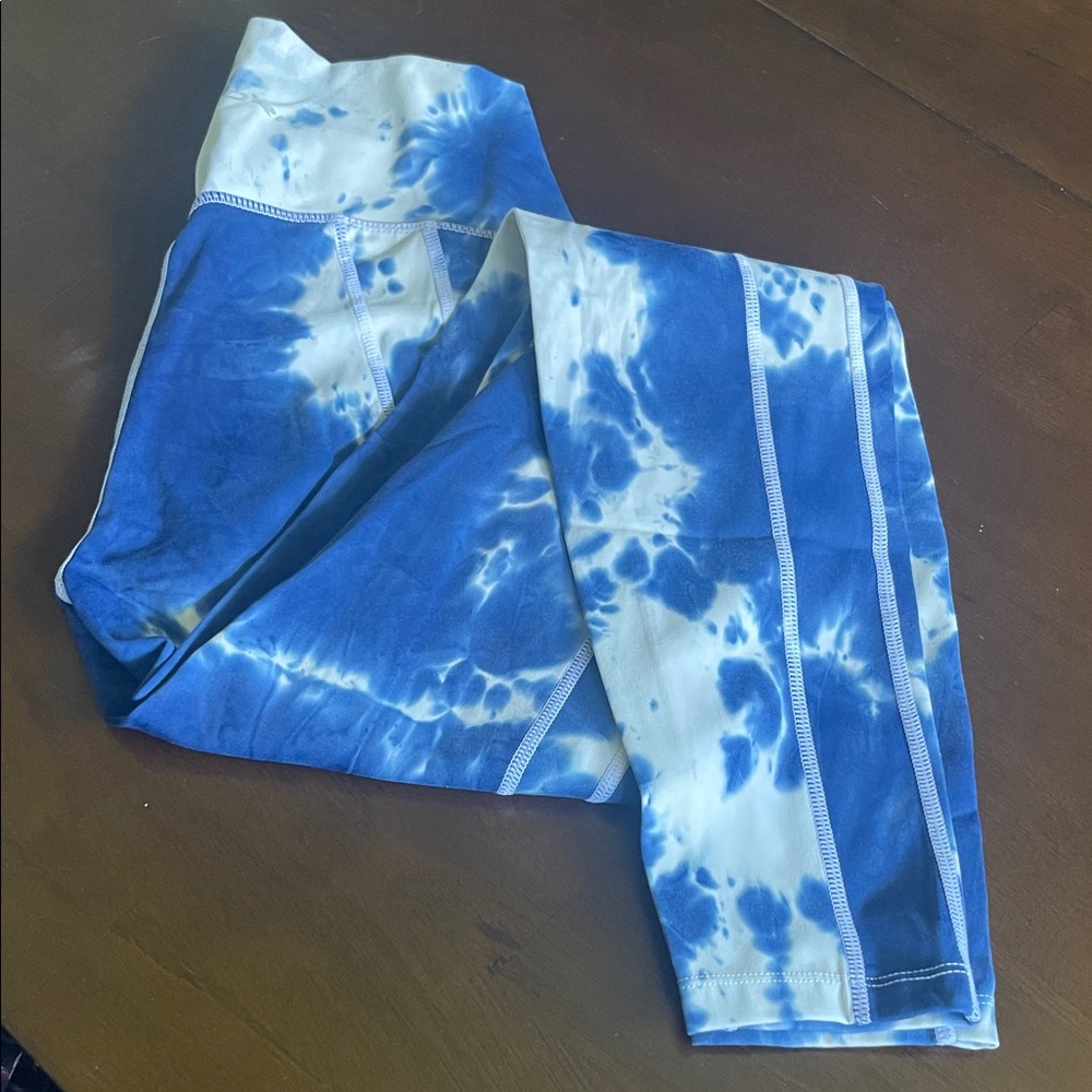 1st Phorm Venture tie-dye leggings.  Size med.